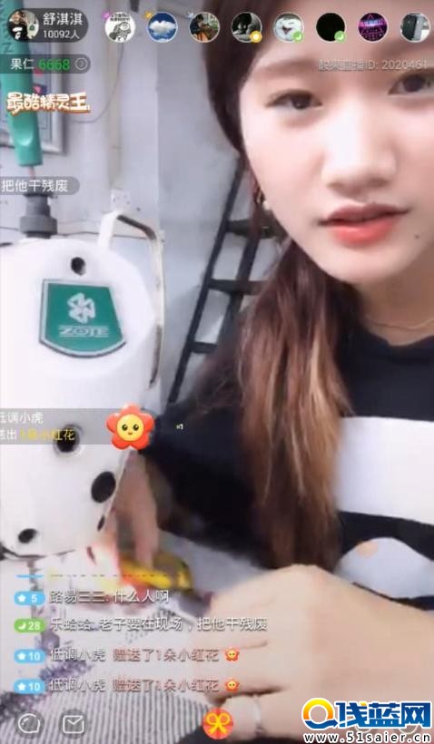 心疼！深圳清純妹上班直播 老板當(dāng)場抓包怒扣工資