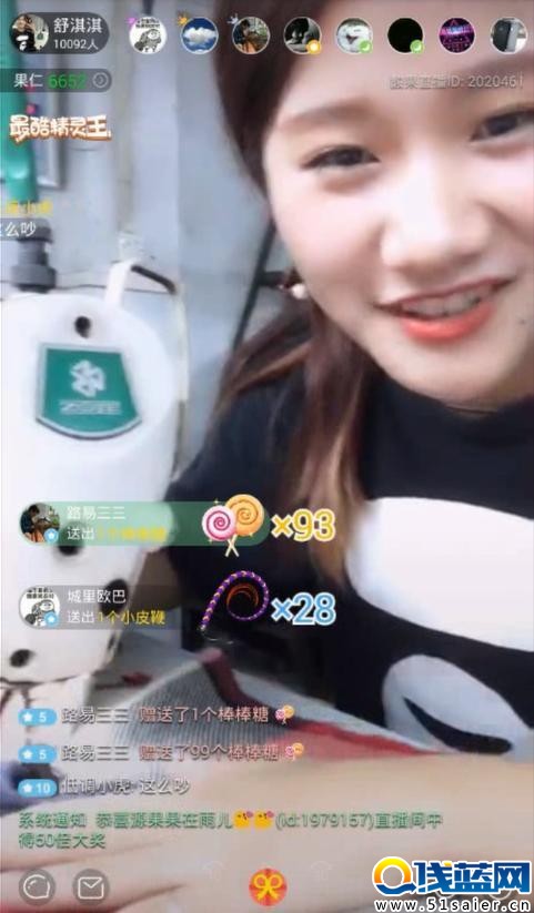 心疼！深圳清純妹上班直播 老板當(dāng)場抓包怒扣工資