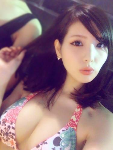 g奶漫畫家自拍送福利   曲線傲人！