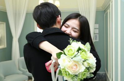 95后小伙直播求婚網紅女友   1小時花100萬!