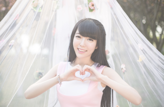 YY紅人星妹妹竟是瘋狂玩家 微博發文跪求“脫非入歐”