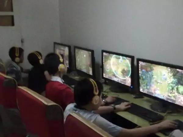 王者榮耀女大學生 游戲中的最坑的她們