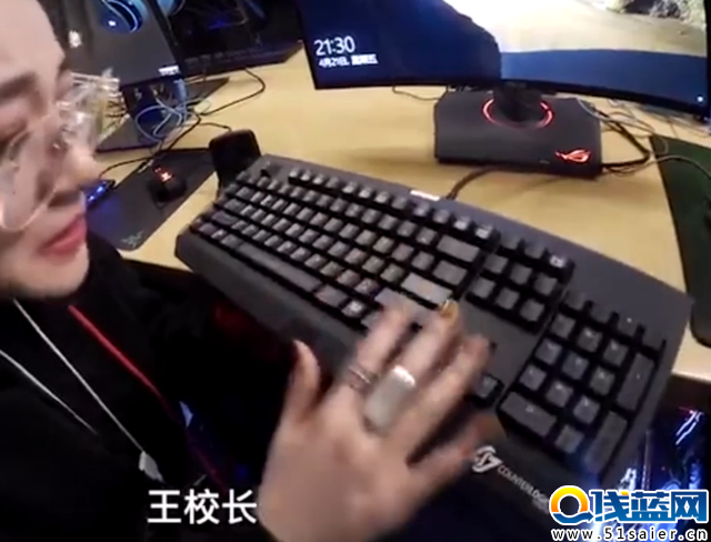 王思聰開“網吧”：抓一個娃娃上萬，玩1小時...