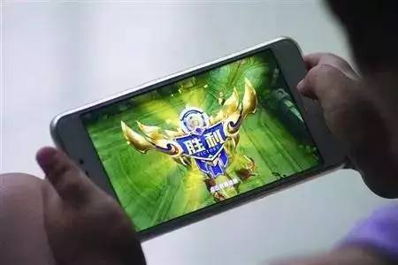 王者榮耀毒害未成年？聽聽兩位父親怎么說