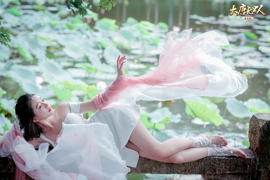 陳錯COS百花——嬌美面容，婀娜身段，百花醫的美令人心醉