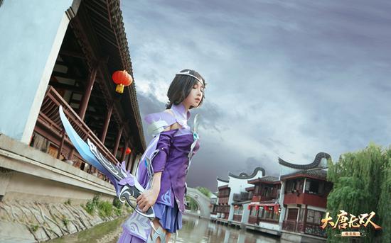 桃昔COS百花蠱——情與景完美交融，顏色冷艷卻又不失和諧，回眸間惹人心憐！