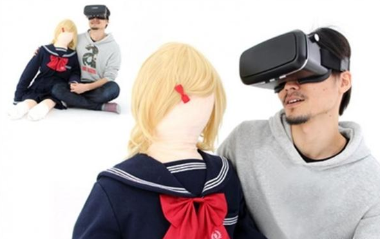 日本VR抱枕  厂商推VR专用人形抱枕 男女款全有 可换衣