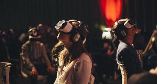 VR眼镜 20%的英国人愿意生活在VR中