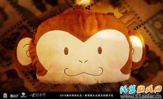 輩輩猴大頭款毛絨暖手包實(shí)物照片