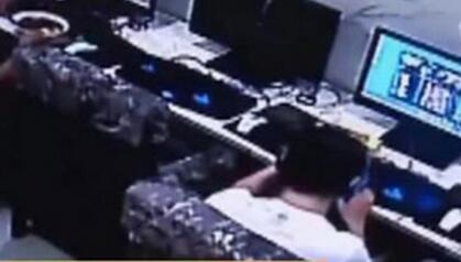 男子下班后網吧玩游戲猝死  還有一個多月就要當爸爸