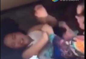 實拍小三因游戲幣與男玩家上床   遭原配暴打！