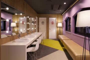 日本網吧情侶間   比五星級酒店還奢華！