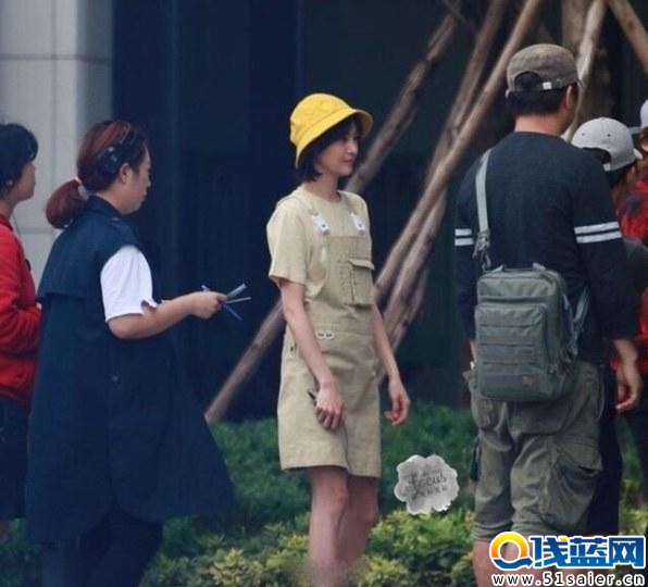被萌到了嗎？鄭爽戴黃帽秒變櫻桃小丸子！