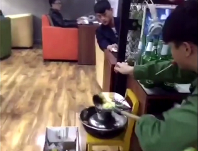 網吧最強玩家：網吧LOL烤串！