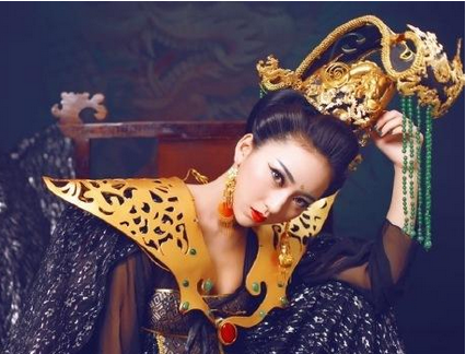 女主播南夕“誤食二踢腳”崩掉4顆牙    竟是....