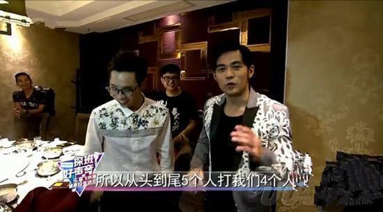 英雄聯盟 周杰倫深夜帶學員網吧開黑 意外遭遇斷網