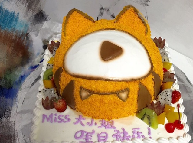 虎牙平臺為LOL知名實力美女解說Miss送生日蛋糕慶生