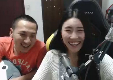 阿怡為何能繼續直播