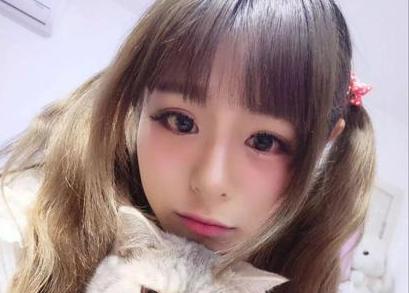 coser主播愛玩LOL 自爆段位白銀 超可愛美少女