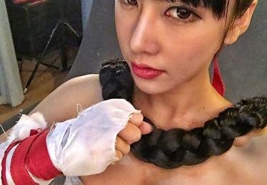 美女主播模仿LOL英雄 這么胸的盲僧大丈夫么