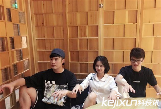 Miss曝最新自拍照變身如花 lol擼友：村花我愛你