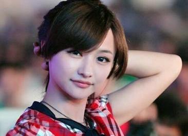 lolmiss大小姐 Miss曬4年前自拍 網友：該小的地方還是小