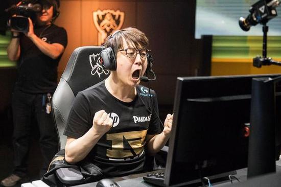 lol S6 采訪Mata：首場比賽壓力大 Uzi是世界最強ADC