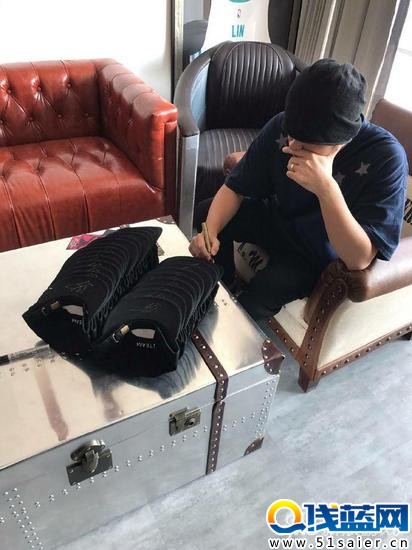 lol周杰倫 打完英雄聯盟才能給簽名