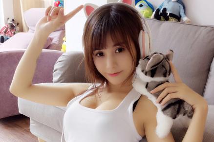 LOL美女主播 夏美醬二次發育