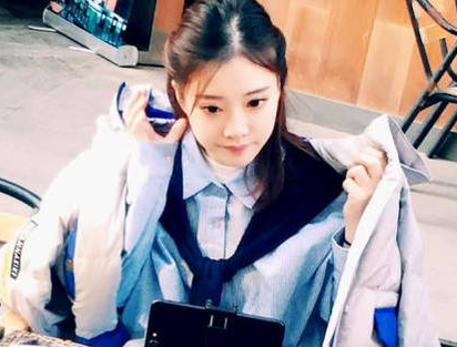 lol馮提莫 馮提莫重返學校 學生妹造型曝光