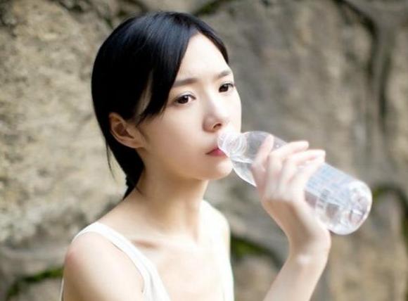 lol小樓 小樓美女被王思聰翻牌 王思聰有沒包養小樓？