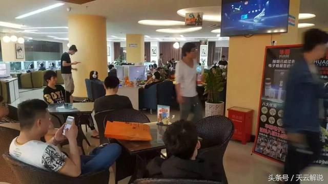 LOL高手 高手網吧生存記：19歲月入6千 上網費全免