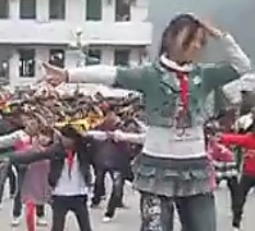 驚雷！這個(gè)真是太難了！山區(qū)小學(xué)生齊跳MJ舞蹈代替廣播體操